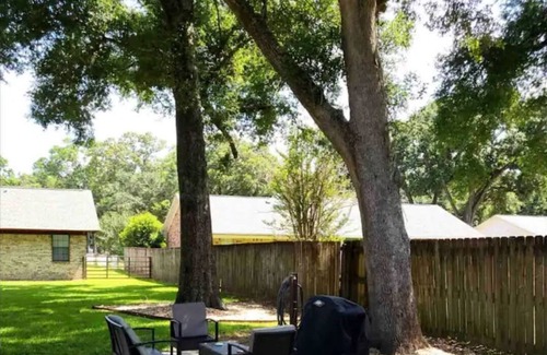 Northwest Pensacola Cabin | Outpost Cottage - Sleeps 3 Great Price!