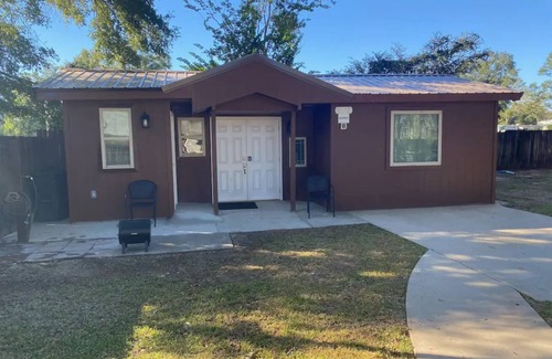 Northwest Pensacola Cabin | Outpost Cottage - Sleeps 3 Great Price!