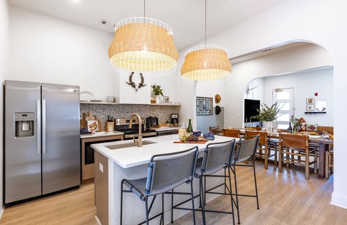 Five Points House | Outrider 104 by AvantStay | Close to Downtown & Broadway | Private Balcony