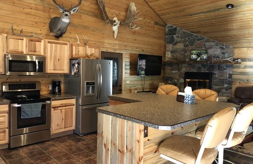 Cody Cabin | Outstanding Crandall Cabin minutes from Yellowstone, ready for your adventure!