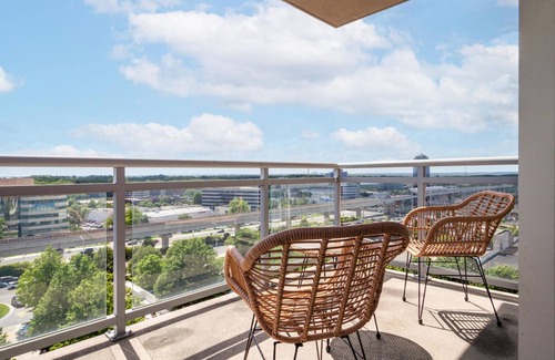 Vienna Apartment | Outstanding Tysons Corner 2BR w/Pool, Pet Salon & W/D, by Blueground
