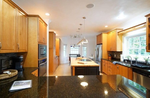Treasure Lake House | Over 4800+ sqft. Lakefront Retreat-Sleeps 13
