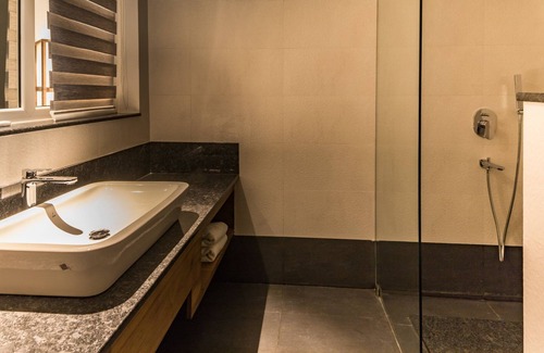 Poovar Hotel | Over The Hill