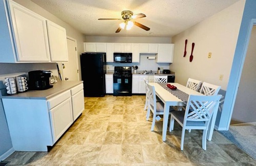 Monroe House | Overbrook Delight -tranquil stay for day and night