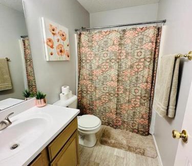 Monroe House | Overbrook Delight -tranquil stay for day and night