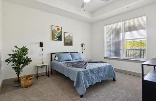 Farragut Apartment | Overlook 6303 I Modern Resort Style Living