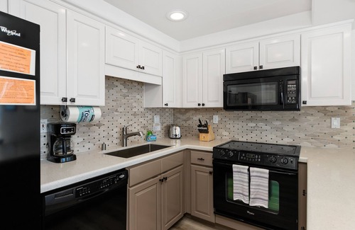 Imperial Beach Condo | Overlook the ocean and pier in this 2 Bedroom/2 Bath