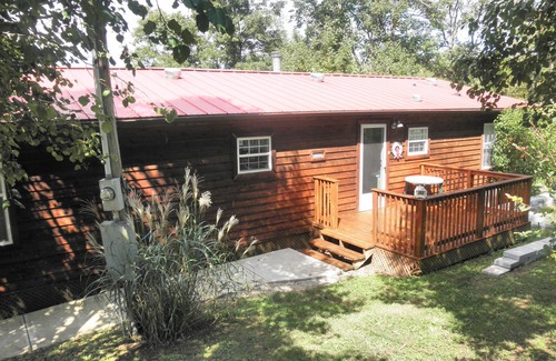 Tateville House | Overlooking Lake and Island. Just Minutes to Burnside Island Ramp.