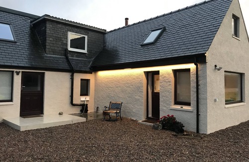 Durness Cottage | Overlooking the Kyle of Durness with an ever changing tideline. Pet friendly!