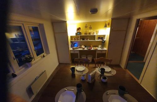 Halsa Bed & Breakfast | Overnatting Rodal