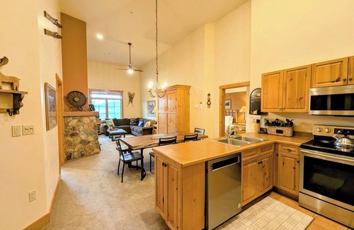 River Run Condo | Oversize River Run Condo | Walk to Gondola + Pool