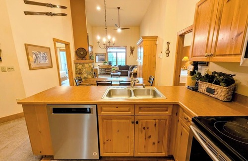 River Run Condo | Oversize River Run Condo | Walk to Gondola + Pool