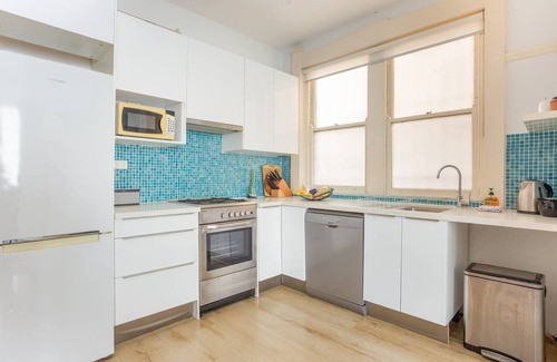 Kings Cross Apartment | Oversized Art Deco in Potts Point near Harbour
