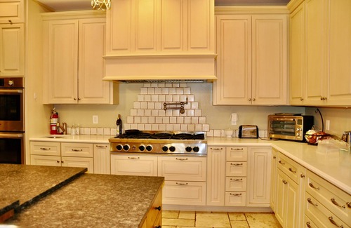 Ulster Park House | Oversized Country house, Quiet Retreat & Gathering space ~NEW !