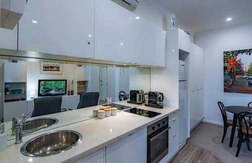 Kings Cross Apartment | Oversized Potts Point Studio