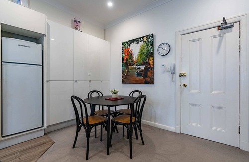 Kings Cross Apartment | Oversized Potts Point Studio