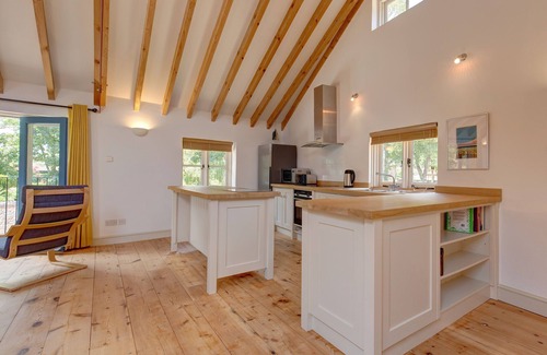 Morston Cottage | Owl Barn - a self catering cottage that sleeps 6 guests in 3 bedrooms