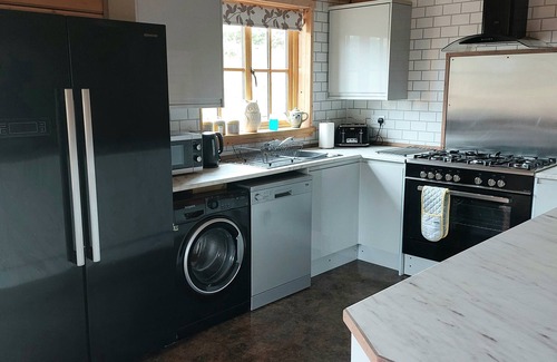 Llanbrynmair Cabin | Owl cabin - 6 berth cabin in Mid Wales with hot tub and enclosed garden