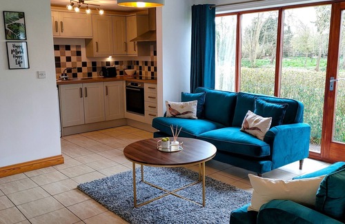 Louth Cottage | Owl Lodge, Covenham Holiday Lodges
