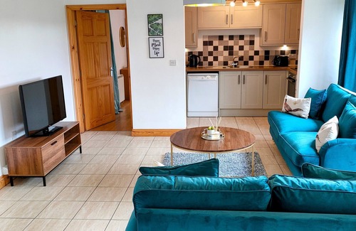 Louth Cottage | Owl Lodge, Covenham Holiday Lodges