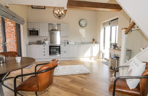 Mappleton Cottage | OWL'S HOOT, pet friendly, character holiday cottage in Burton Pidsea