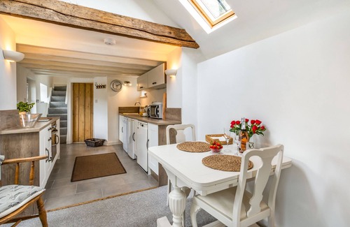 Scawton Cottage | OWL'S NEST, with open fire in Brandsby