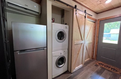 Elmdale Apartment | Owls Nest Silo - 100 y/o converted concrete silo