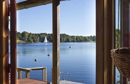 Boo House | Own jetty by the sea, 18 km to Stockholm city