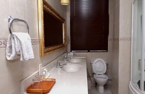 Ibadan Hotel | Owu Crown Hotel