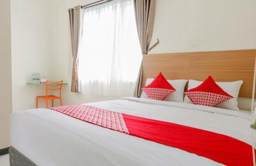 Jember Hotel | OYO 1247 Antosa Family Residence