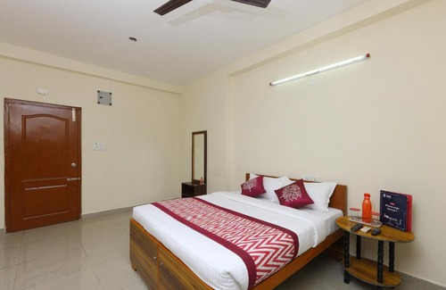 Mahindra World City Hotel | OYO 15197 Reddy's International