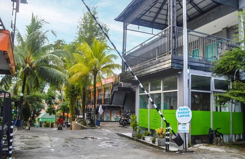 Balikpapan Hotel | OYO 1745 Guest House Nur Aziziah Syariah 2
