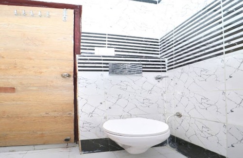 Attibele Hotel | OYO 19846 Metro Residency