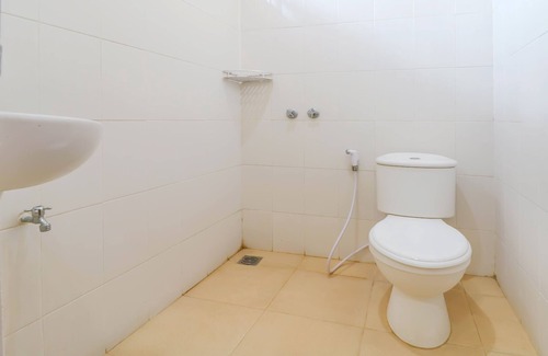 Gatot Subroto Hotel | OYO 2280 Wisma Guntur II