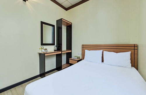 Pamekasan Hotel | OYO 2708 Hotel Kemuning Syariah
