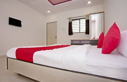 Titwala Hotel | OYO 28363 Hotel Sai Icon Residency