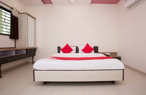 Titwala Hotel | OYO 28363 Hotel Sai Icon Residency