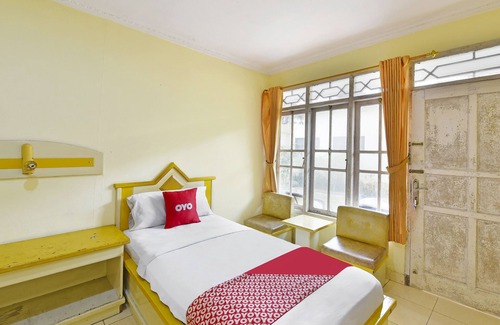 Purwokerto Hotel | OYO 3722 Hotel Mutiara