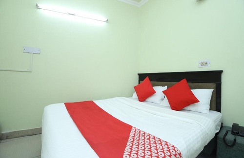Sector 45 Hotel | OYO 41059 Hotel Satkar