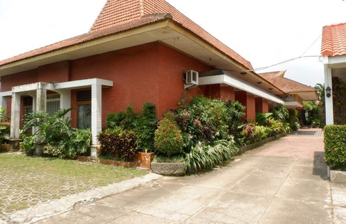 Lawang Hotel | OYO 517 Hotel Arjuna Lawang