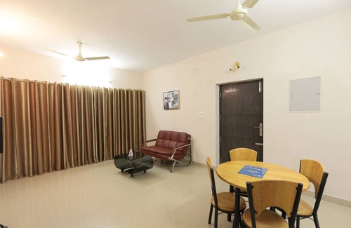 Mahindra World City Hotel | OYO 6345 Royce Ebony