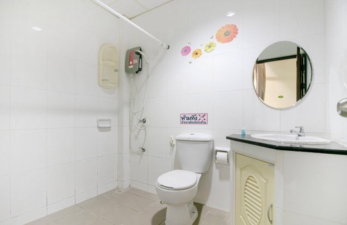 Ban Chang Hotel | OYO 75390 Sunee Place Hotel