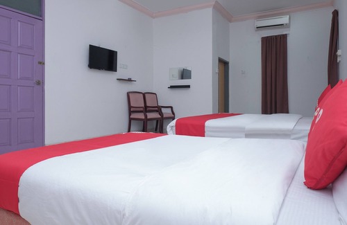 Kawasan Perindustrian Chendering Hotel | OYO 90018 River Village Hotel
