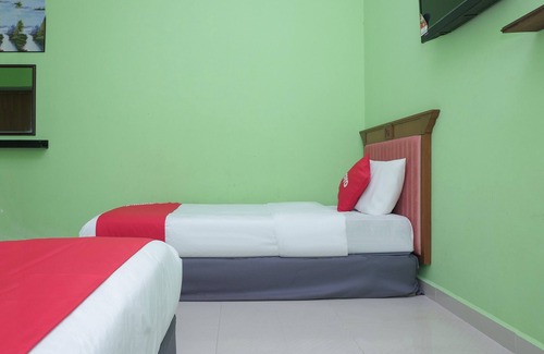 Kawasan Perindustrian Chendering Hotel | OYO 90018 River Village Hotel