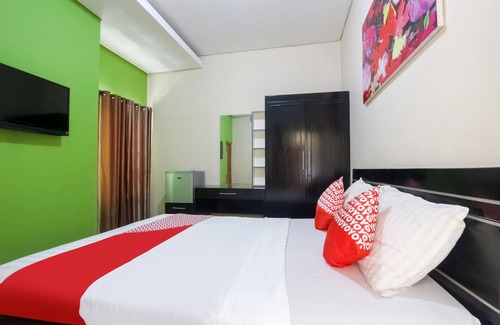 Laweyan Hotel | OYO 90193 D'waru Homestay Syariah