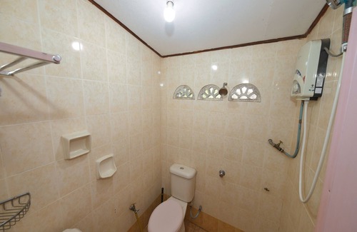 Kampung Pengkalan Maras Hotel | OYO 90968 Teratak Samuderakita Chalet
