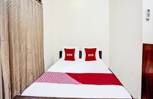 Lamongan Hotel | OYO 91198 Hotel Mahkota 2 Lamongan