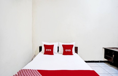 Lamongan Hotel | OYO 91198 Hotel Mahkota 2 Lamongan