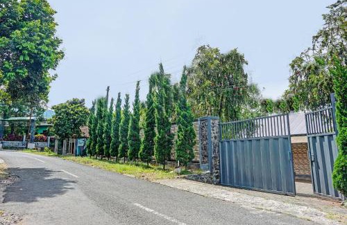 Prigen Hotel | OYO 91679 Juanda Homestay Syariah