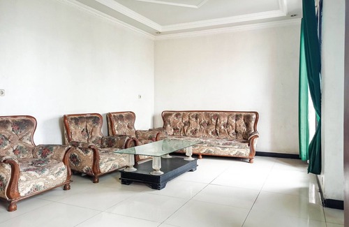 Sei Pinang Hotel | OYO 91936 Hotel Lima Dara